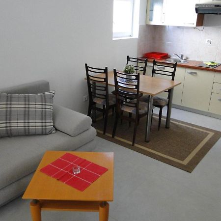 Apartmani Tepli Bok Primošten Exterior foto