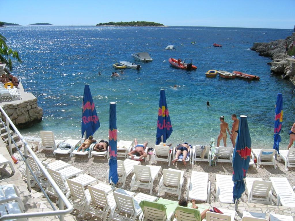 Apartmani Tepli Bok Primošten Exterior foto