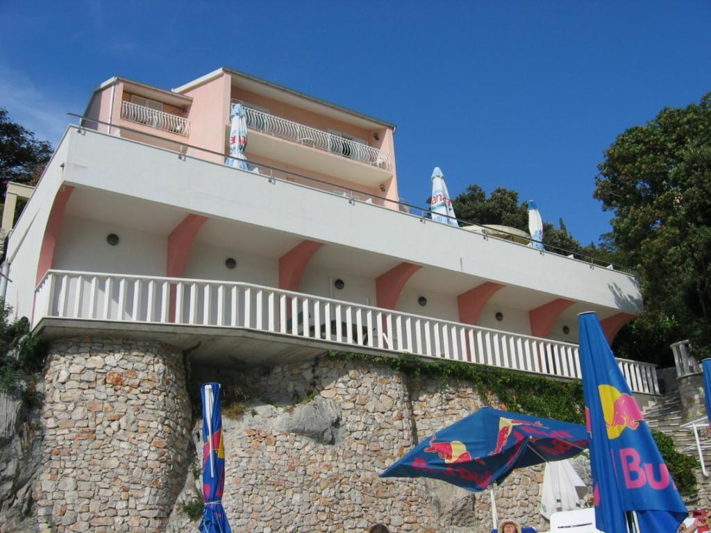 Apartmani Tepli Bok Primošten Exterior foto