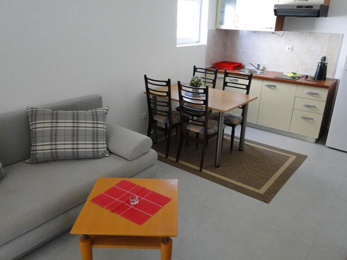 Apartmani Tepli Bok Primošten Exterior foto