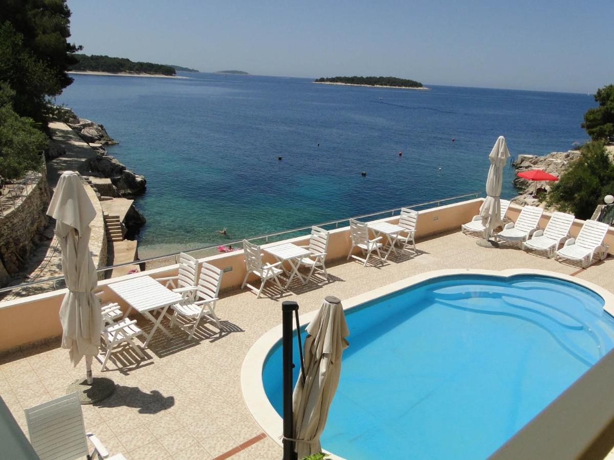 Apartmani Tepli Bok Primošten Exterior foto