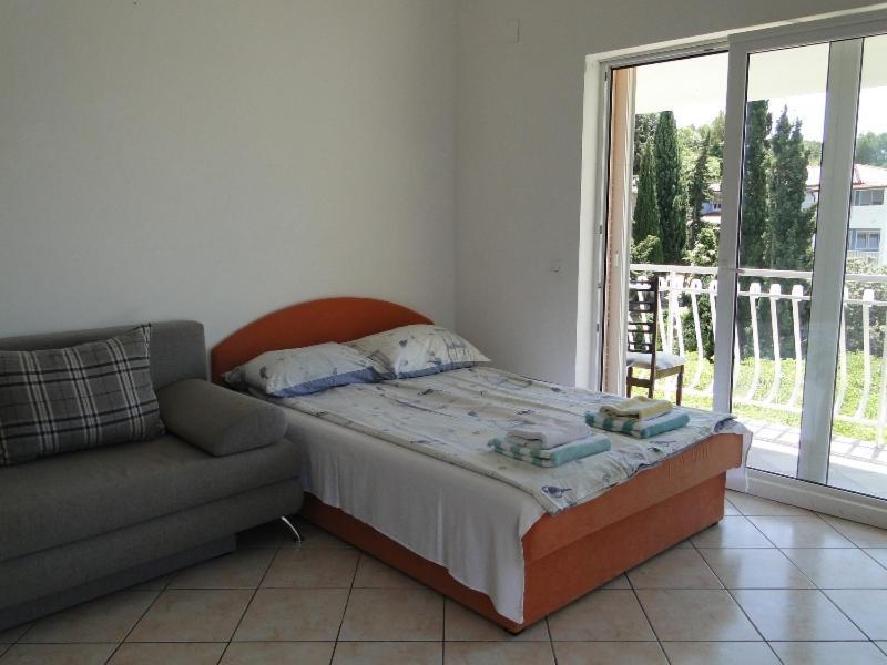 Apartmani Tepli Bok Primošten Exterior foto