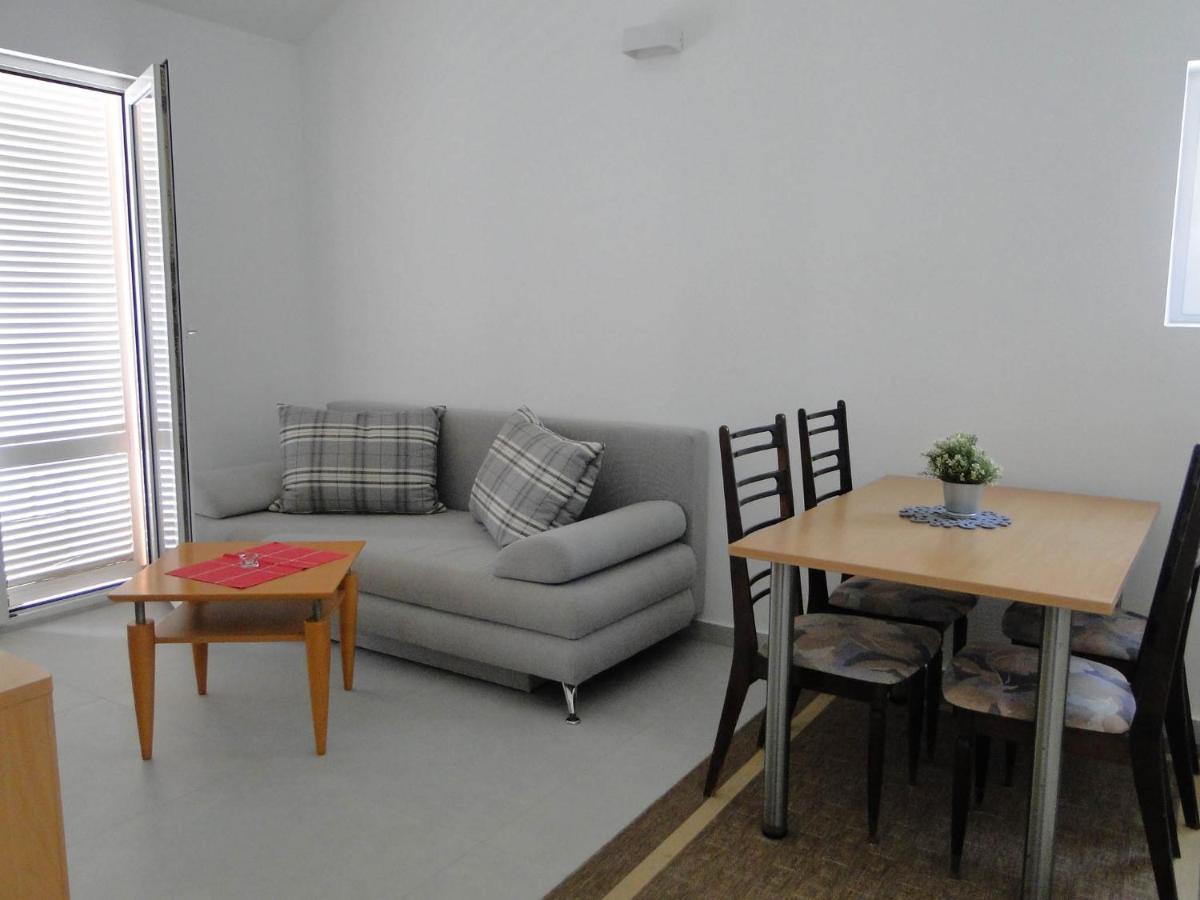 Apartmani Tepli Bok Primošten Exterior foto