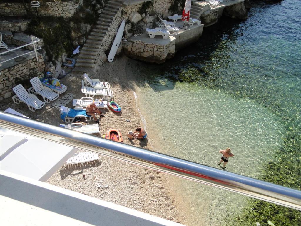 Apartmani Tepli Bok Primošten Exterior foto